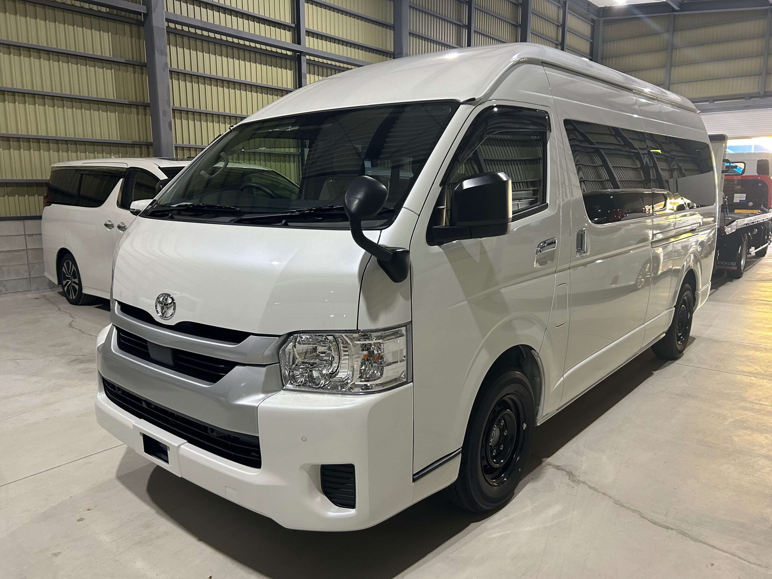 Toyota Hiace Grand Cabin 14 Seater