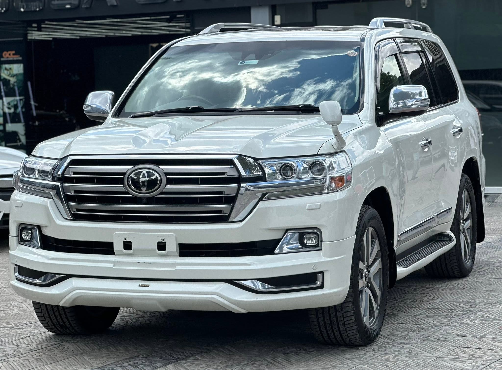TOYOTA LAND CRUISER V8