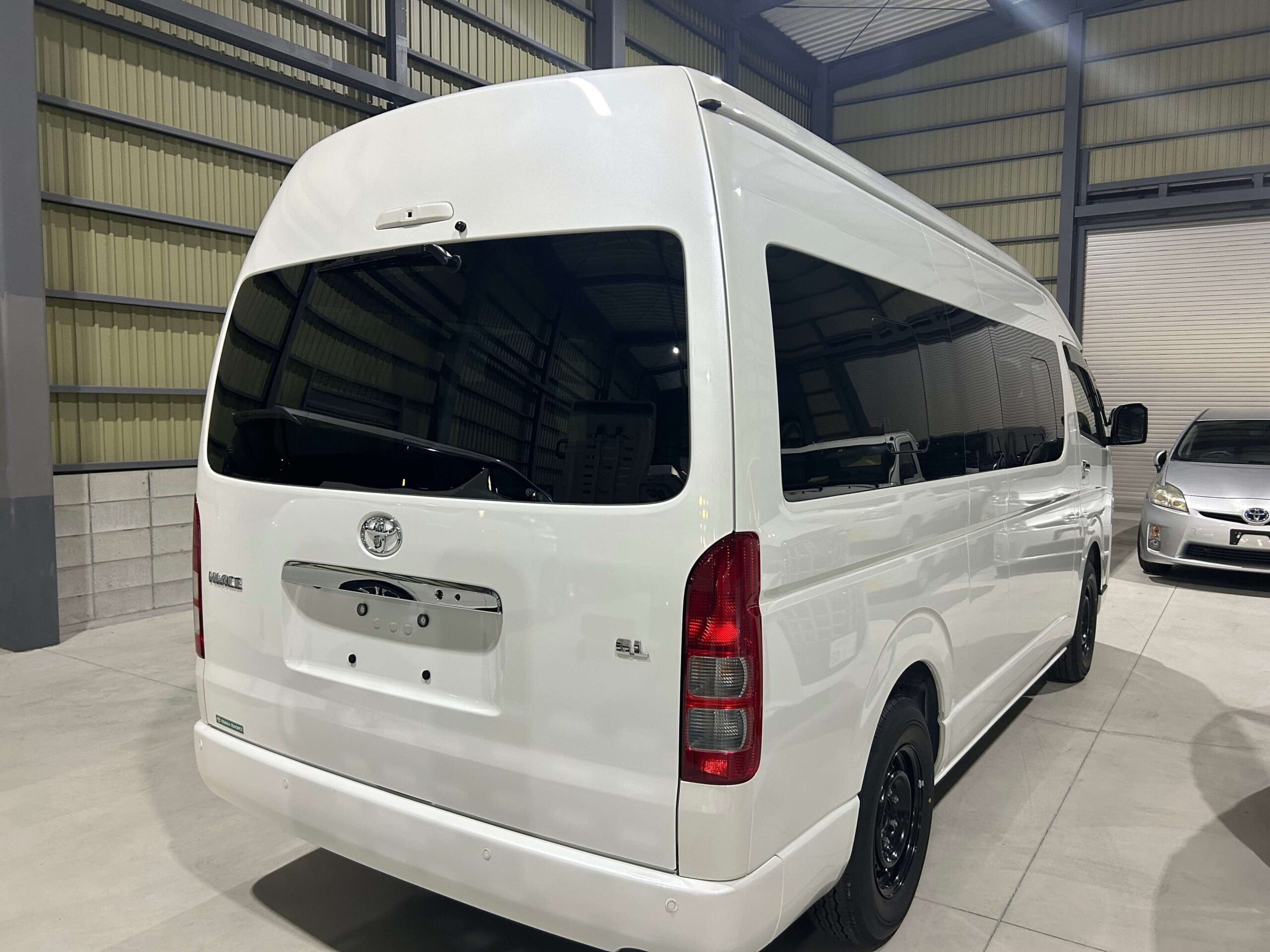 Toyota Hiace Grand Cabin 14 Seater