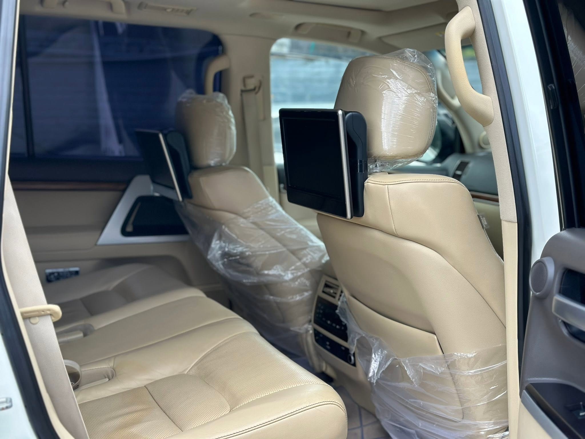 TOYOTA LAND CRUISER V8