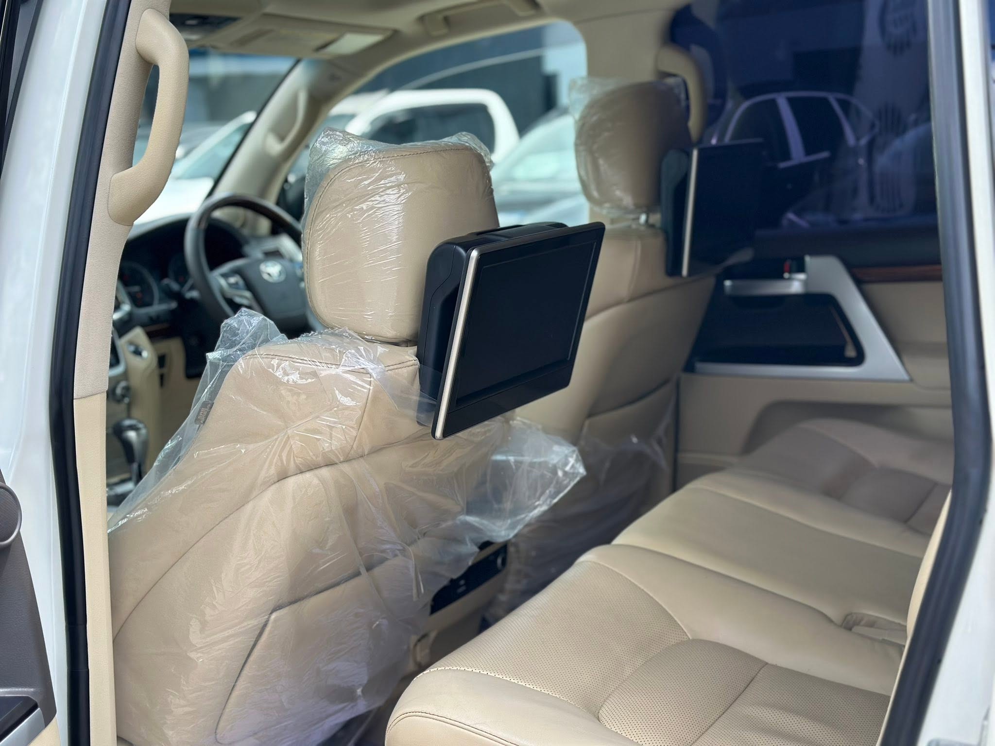 TOYOTA LAND CRUISER V8