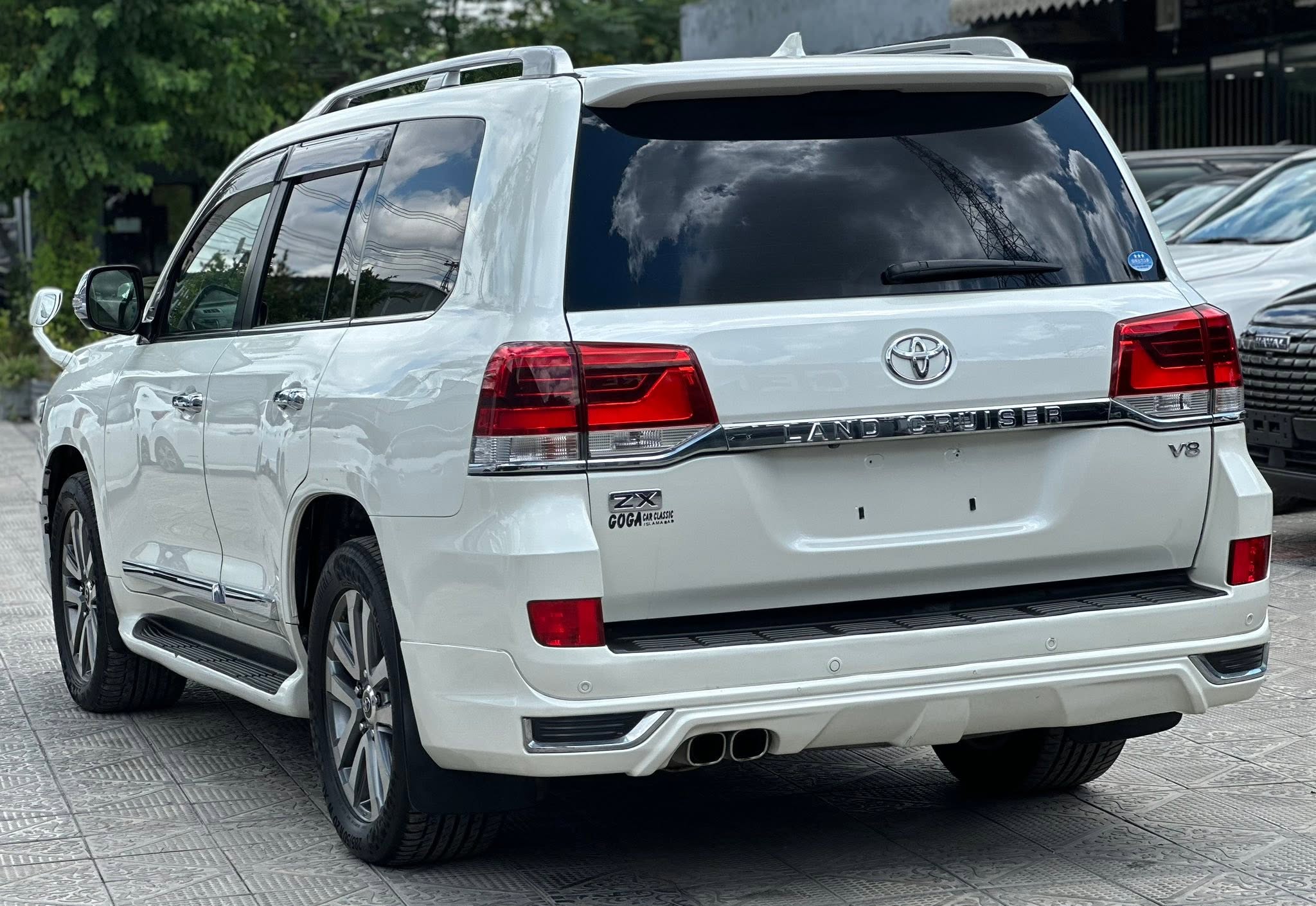 TOYOTA LAND CRUISER V8