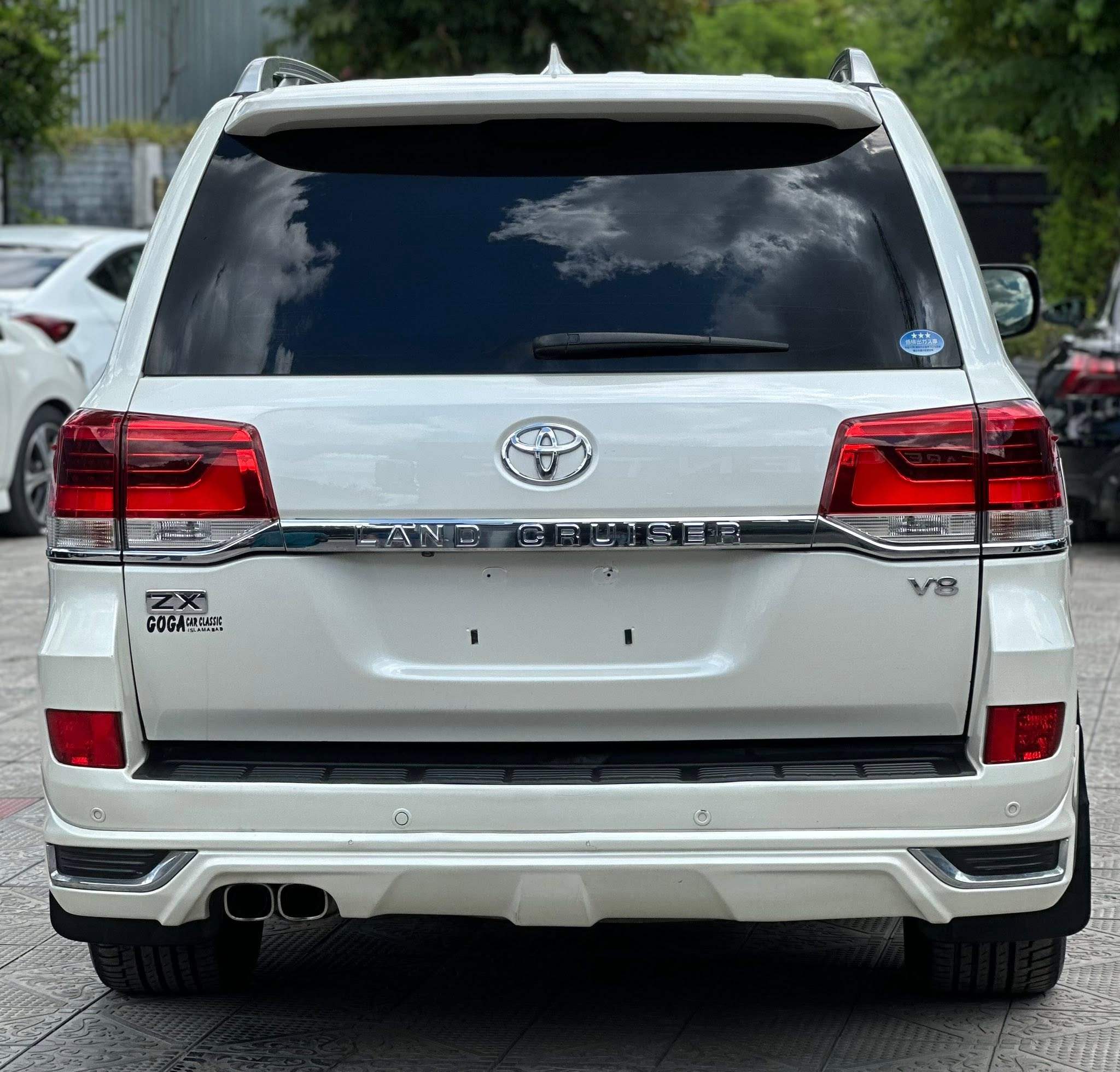 TOYOTA LAND CRUISER V8
