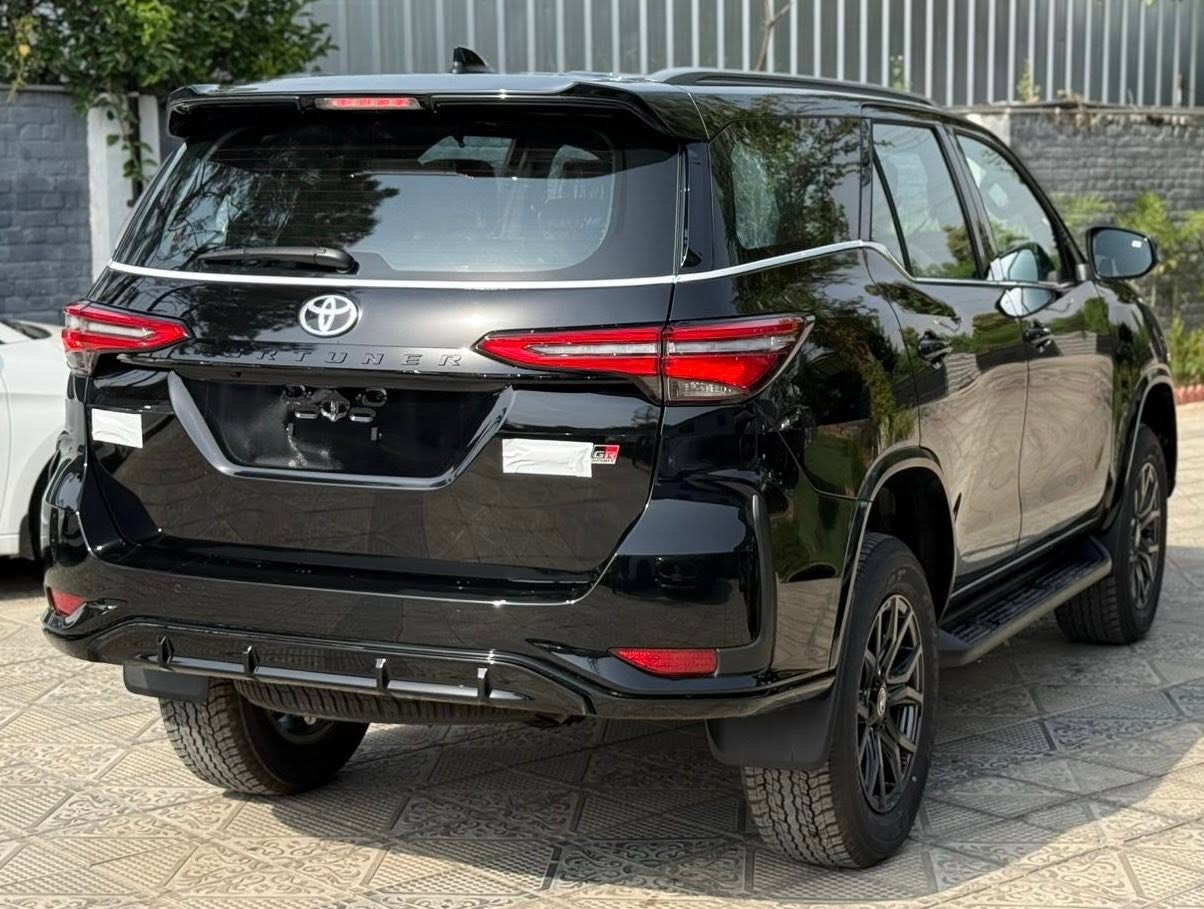 TOYOTA FORTUNER GR