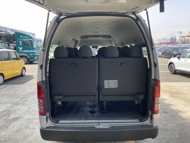 Toyota Hiace Grand Cabin 14 Seater