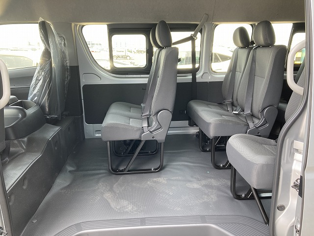 Toyota Hiace Grand Cabin 14 Seater