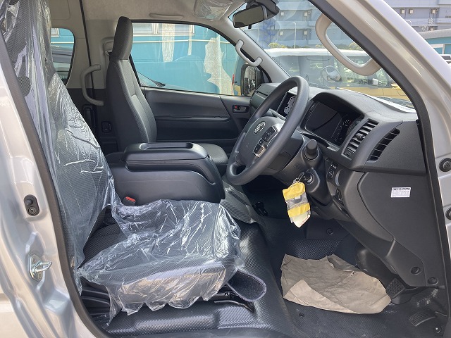 Toyota Hiace Grand Cabin 14 Seater